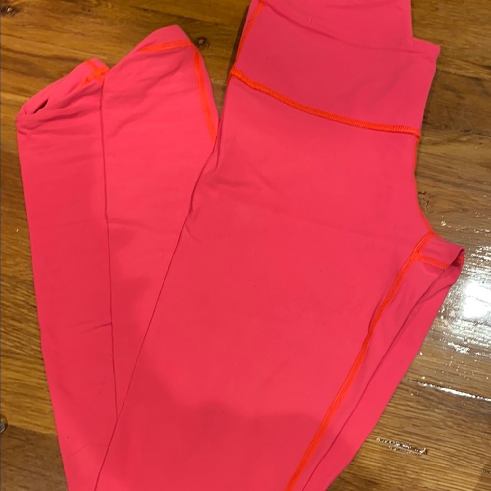 Hot pink lululemons